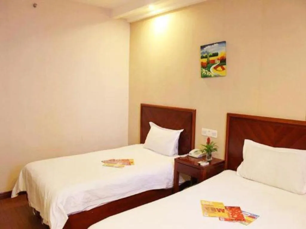 Bed in GreenTree Inn Shanghai Gongkang Road Branch