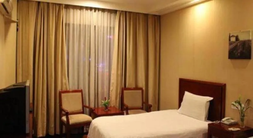 Bed in GreenTree Inn Shanghai Gongkang Road Branch