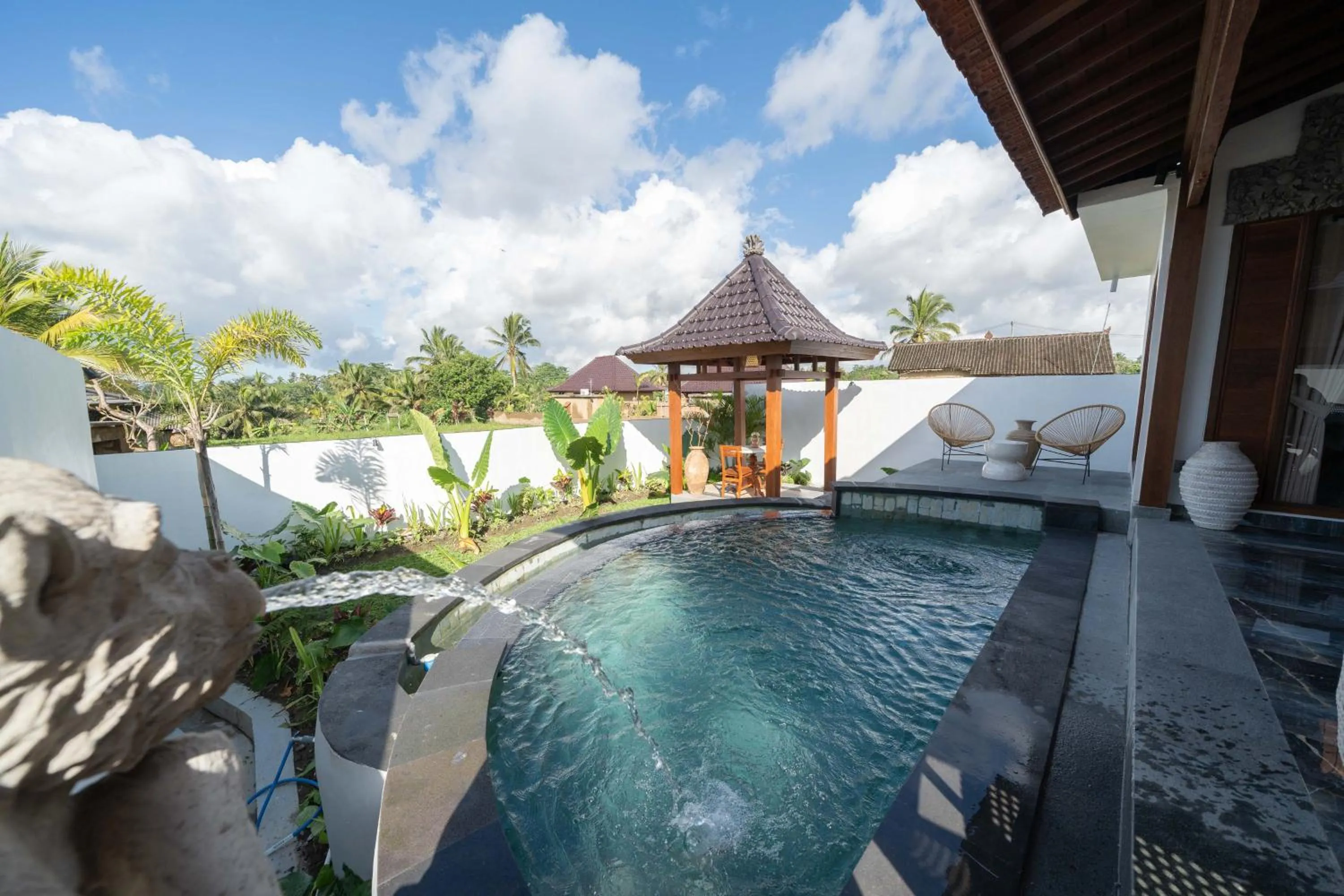 Swimming pool in Maddu Suites