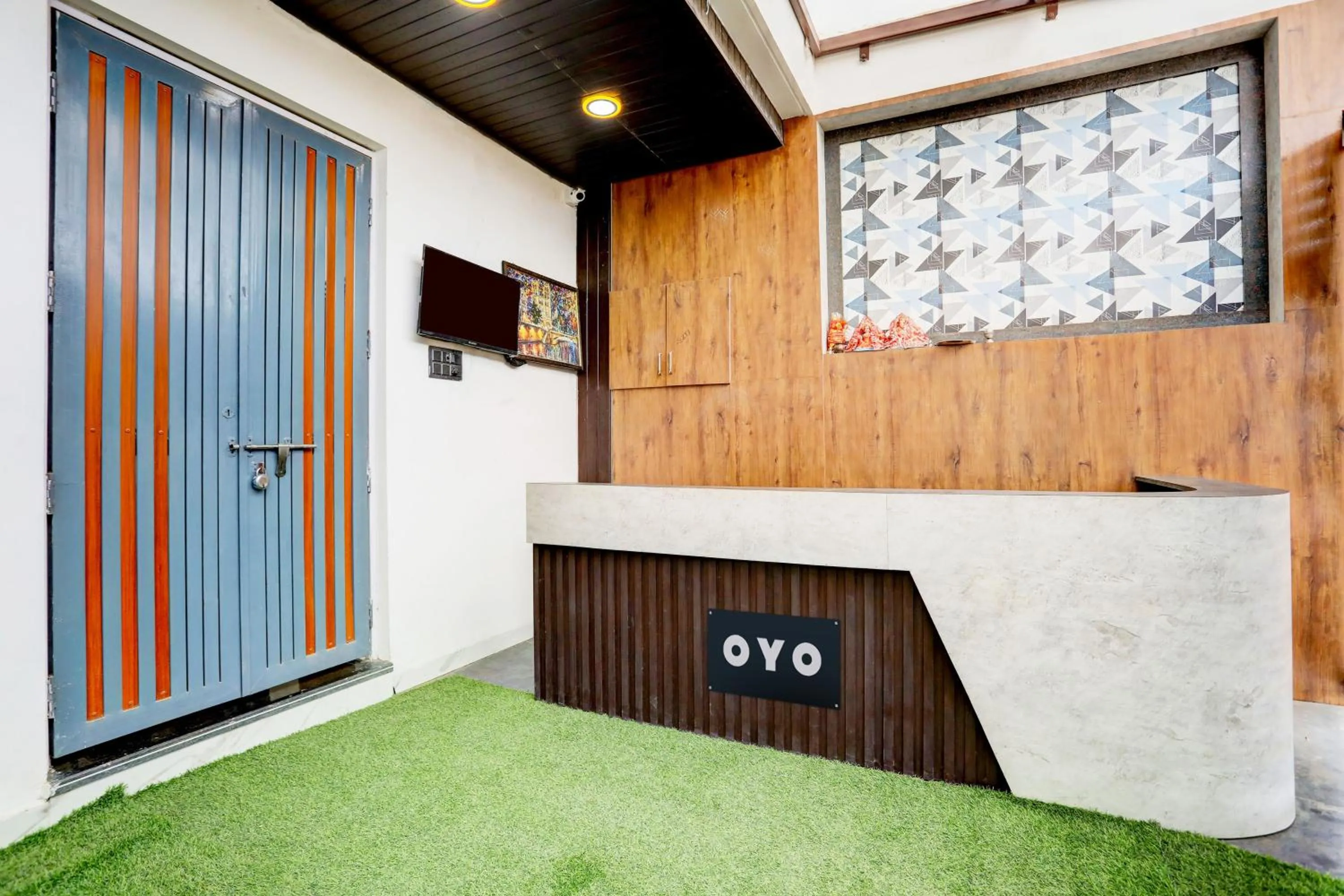 Lobby or reception in HOTEL O ANUSHTHAN