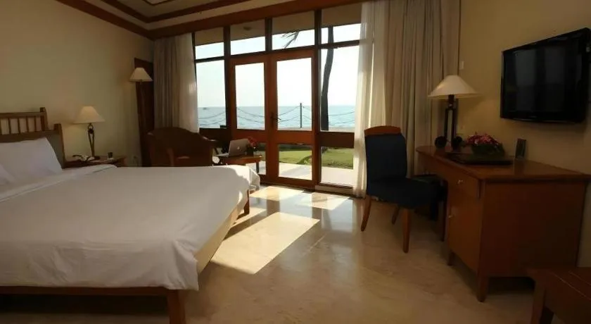 Bed in Makassar Golden Hotel