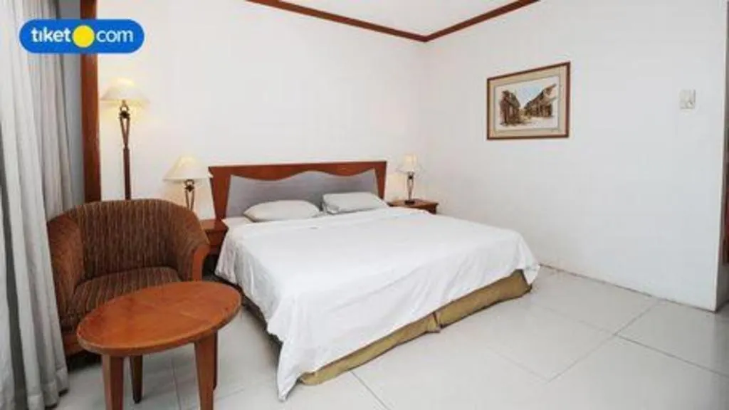 Bed in Makassar Golden Hotel