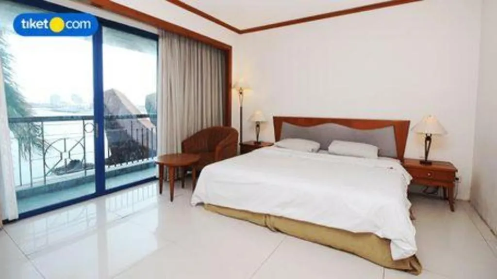 Bed in Makassar Golden Hotel