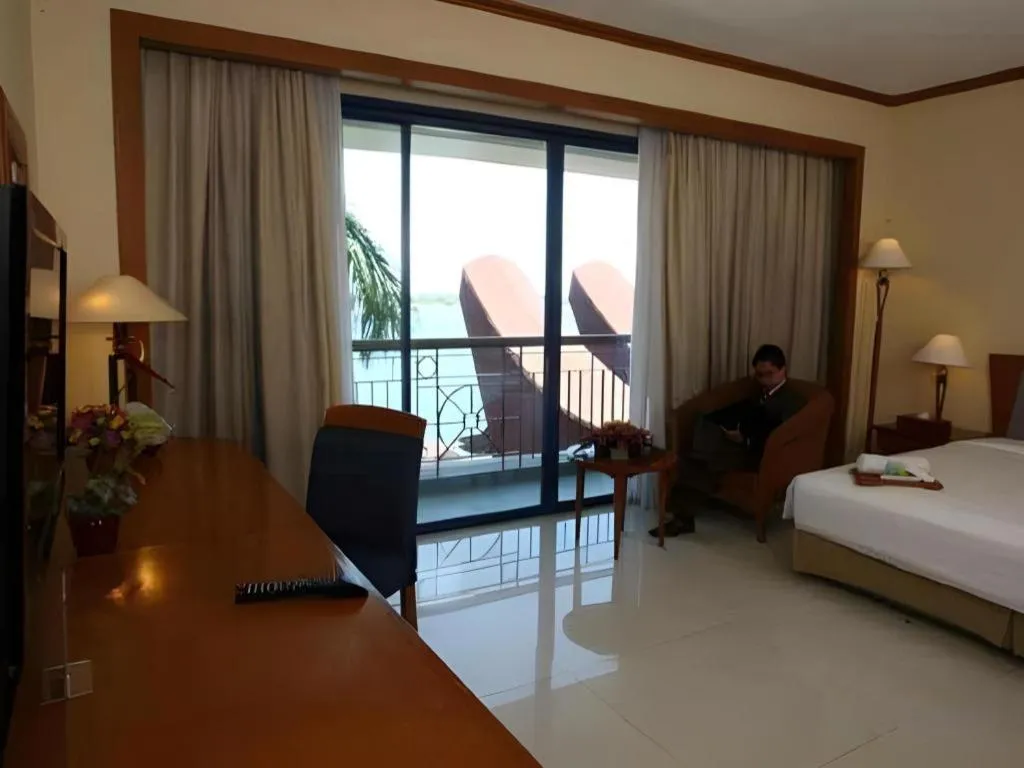 Bed in Makassar Golden Hotel