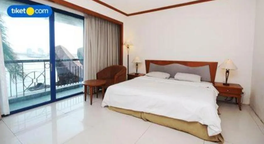Bed in Makassar Golden Hotel