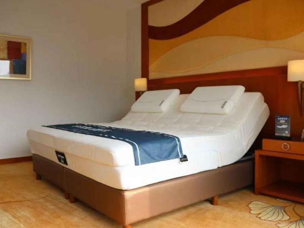 Bed in Jianguo Garden Hotel