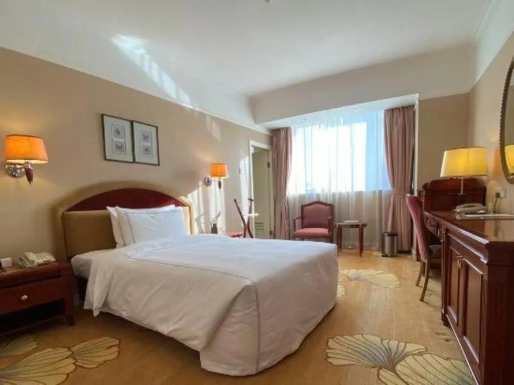 Bed in Jianguo Garden Hotel