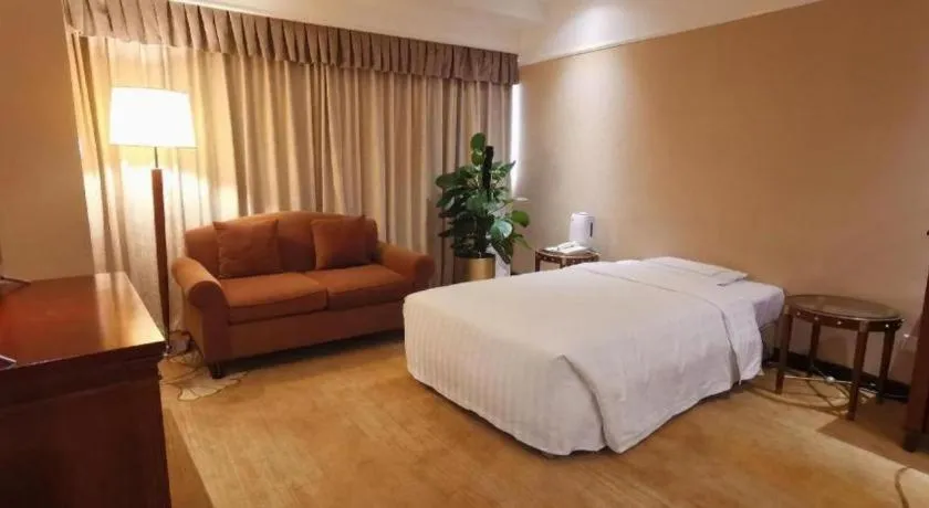 Bed in Jianguo Garden Hotel