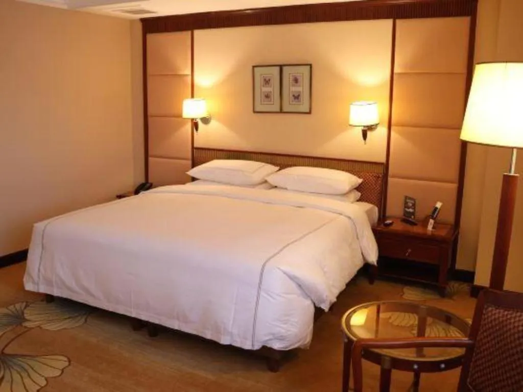 Bed in Jianguo Garden Hotel