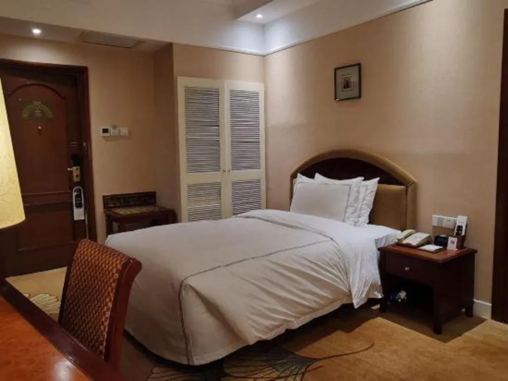 Bed in Jianguo Garden Hotel