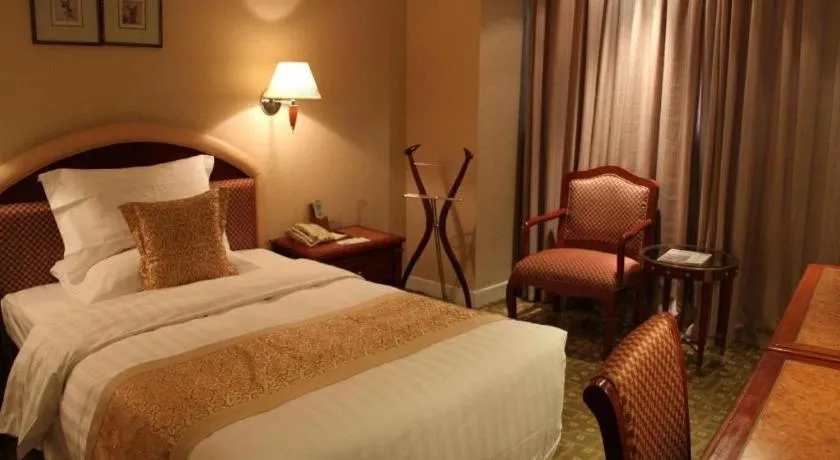 Bed in Jianguo Garden Hotel