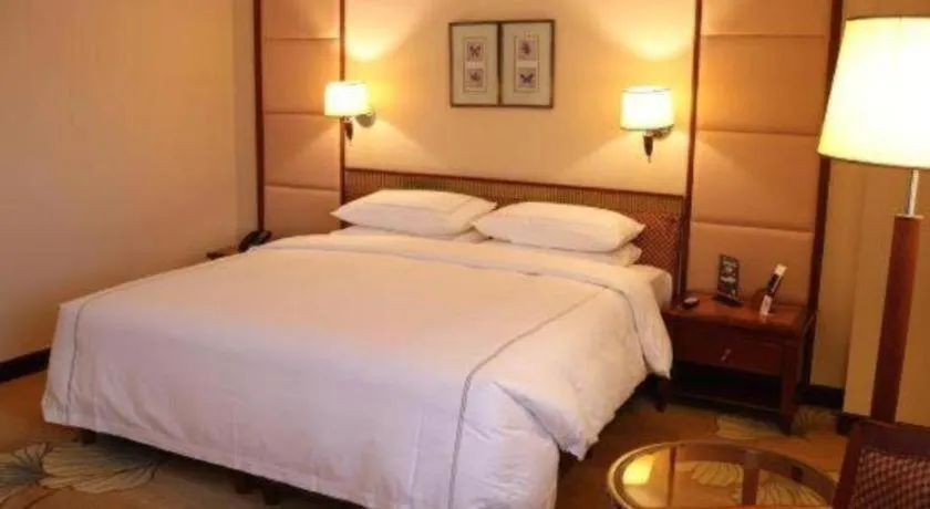 Bed in Jianguo Garden Hotel
