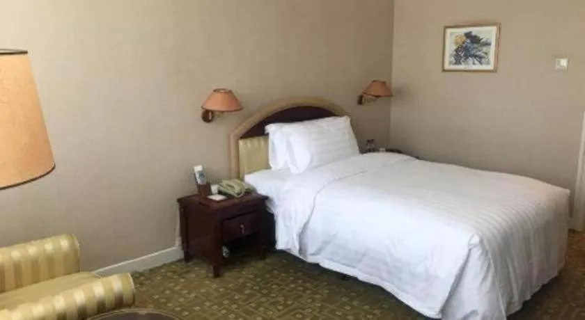 Bed in Jianguo Garden Hotel