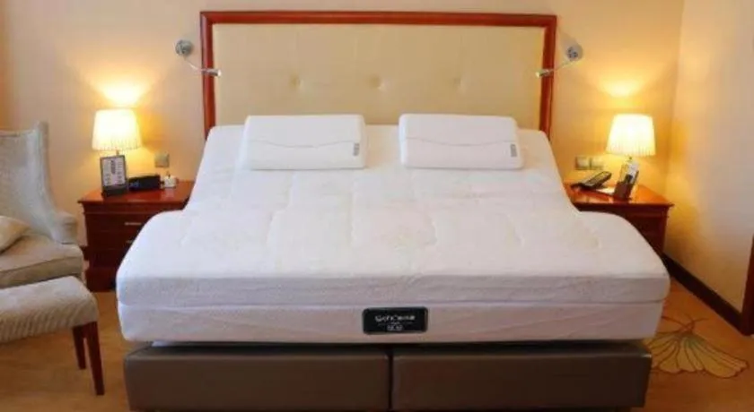 Bed in Jianguo Garden Hotel