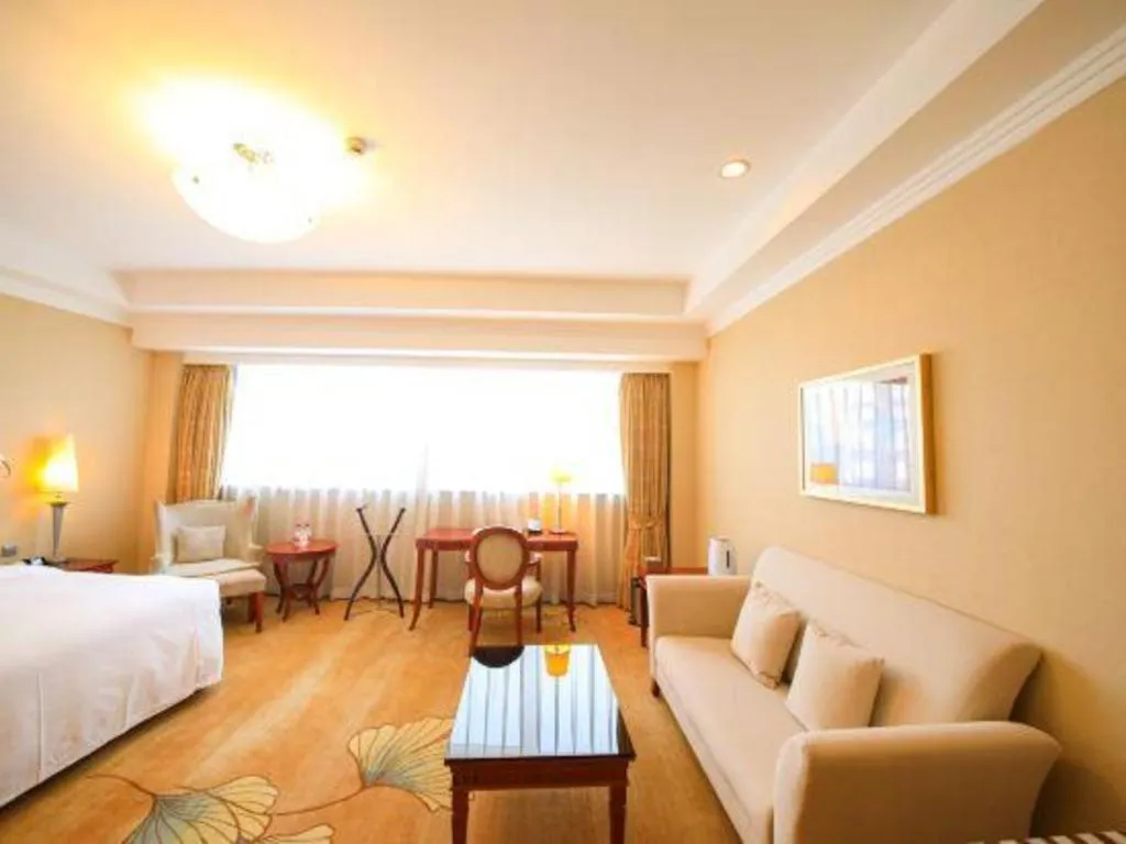 Bed in Jianguo Garden Hotel