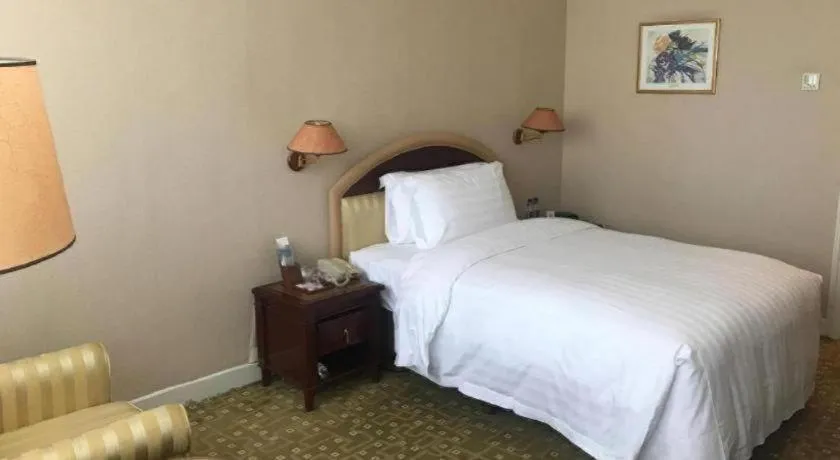 Bed in Jianguo Garden Hotel