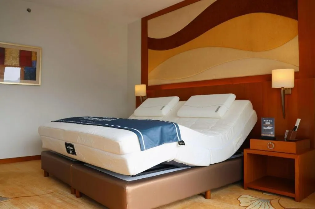 Bed in Jianguo Garden Hotel