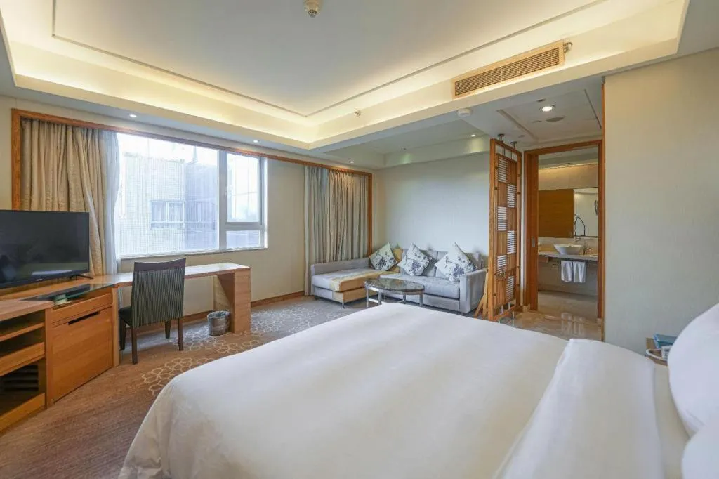 Bed in Seaview Gleetour Hotel Shenzhen Eastwing building