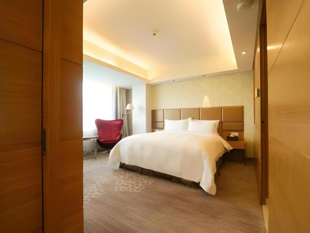 Bed in Seaview Gleetour Hotel Shenzhen Eastwing building