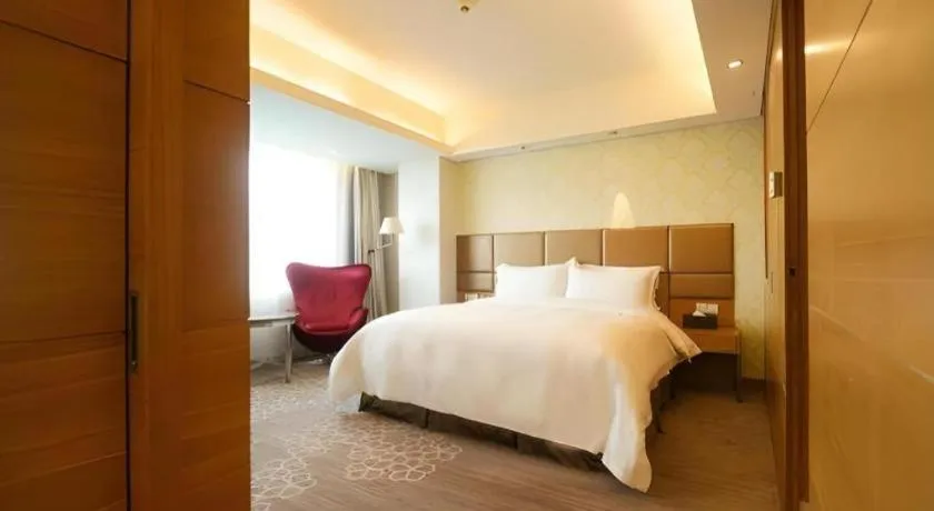 Bed in Seaview Gleetour Hotel Shenzhen Eastwing building