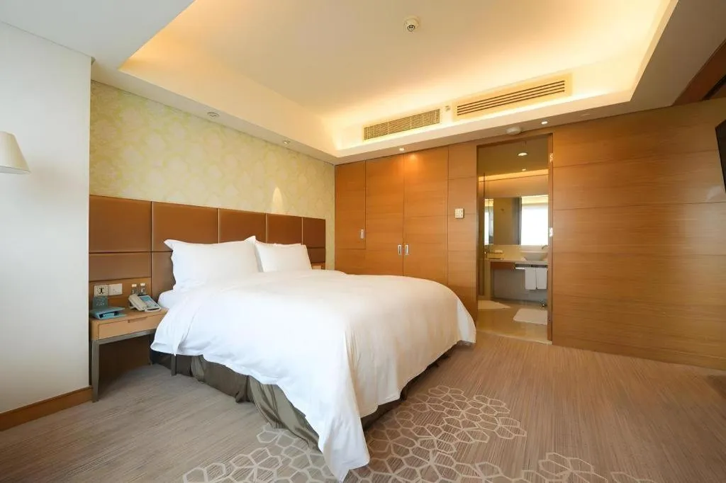 Bed in Seaview Gleetour Hotel Shenzhen Eastwing building