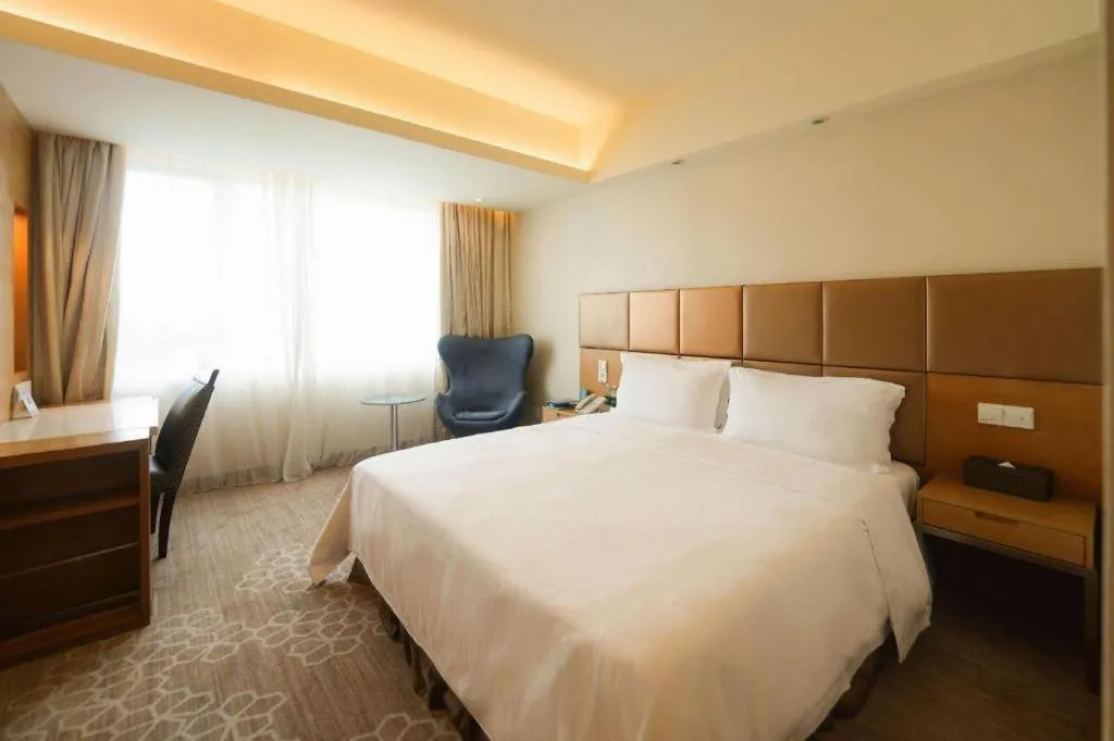 Bed in Seaview Gleetour Hotel Shenzhen Eastwing building