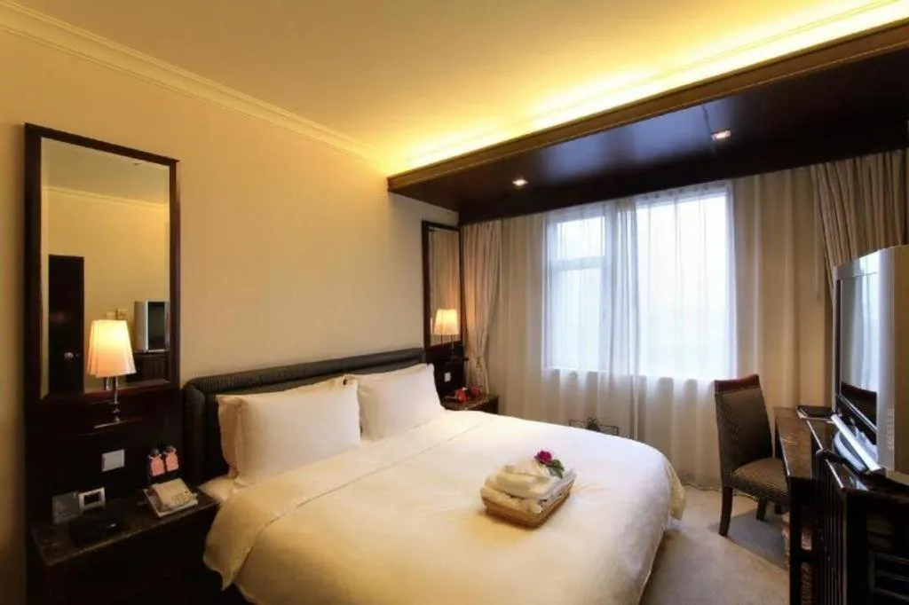 Bed in Seaview Gleetour Hotel Shenzhen Eastwing building