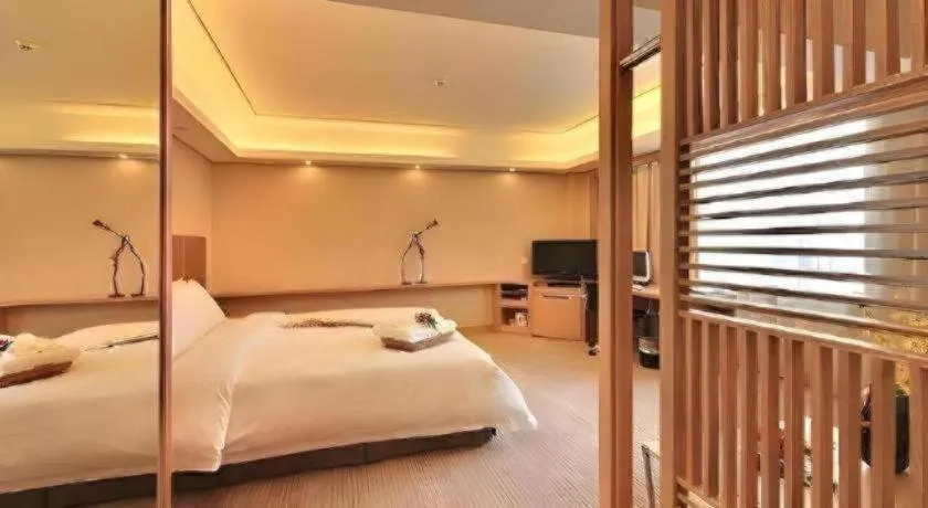 Bed in Seaview Gleetour Hotel Shenzhen Eastwing building