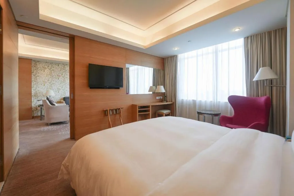 Bed in Seaview Gleetour Hotel Shenzhen Eastwing building
