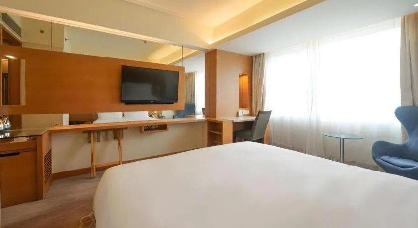 Bed in Seaview Gleetour Hotel Shenzhen Eastwing building