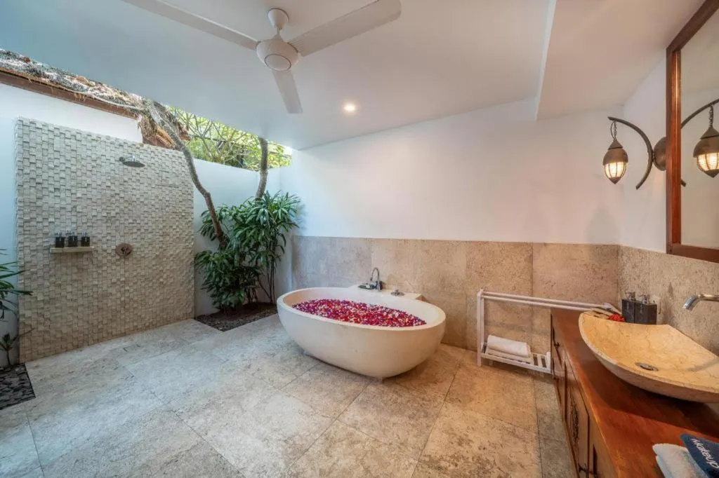 Batu Karang Lembongan Resort & Spa