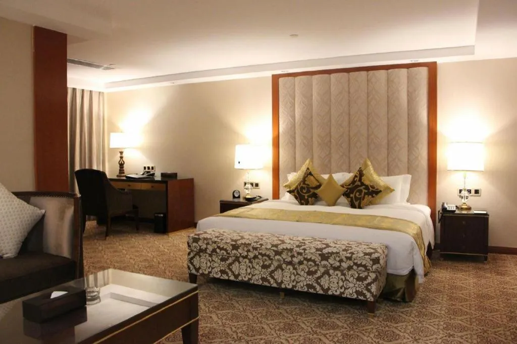 Bed in Yihe Grand Hotel