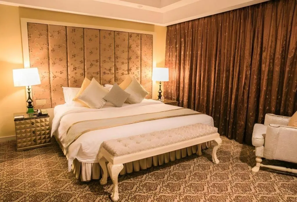 Bed in Yihe Grand Hotel