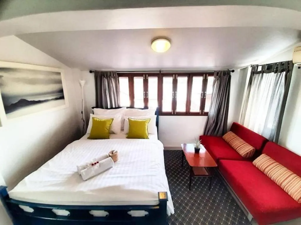 Bed in The Royal Chiangkhan Boutique Hotel