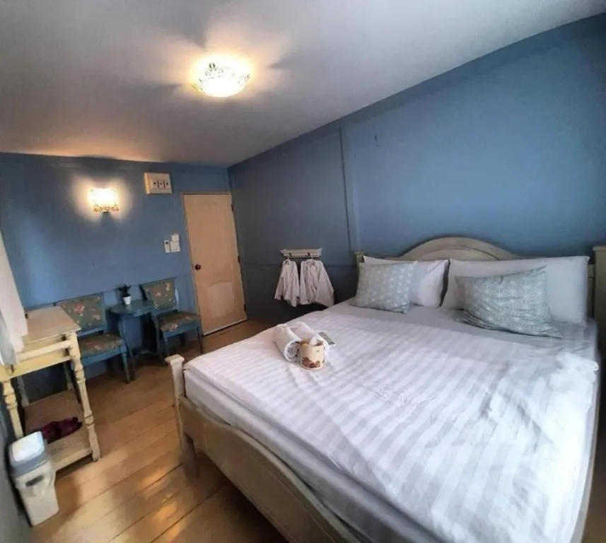 Bed in The Royal Chiangkhan Boutique Hotel