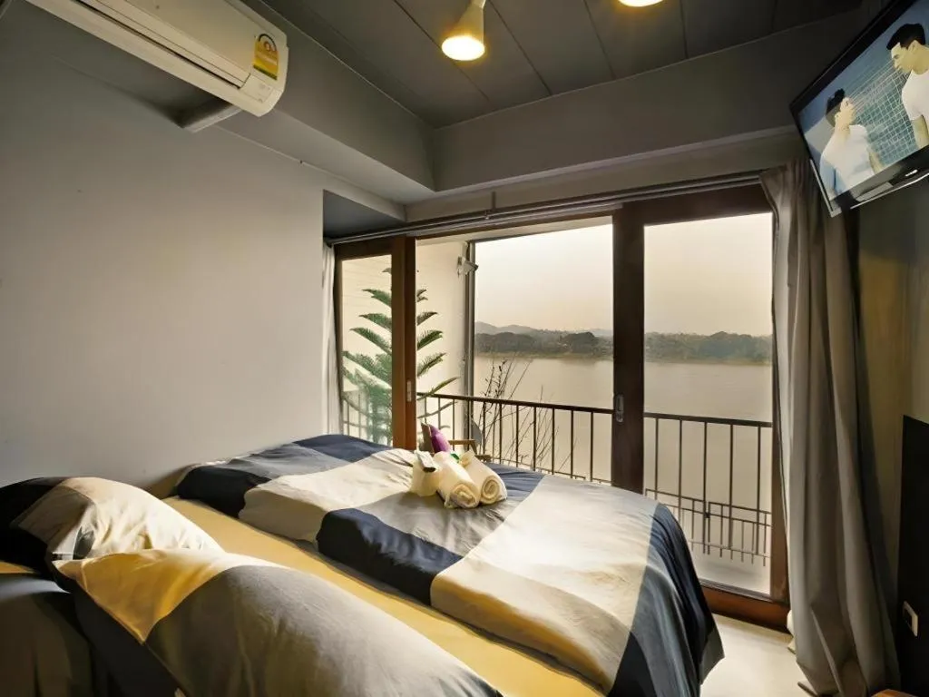 Bed in Chic Chiangkhan Hotel