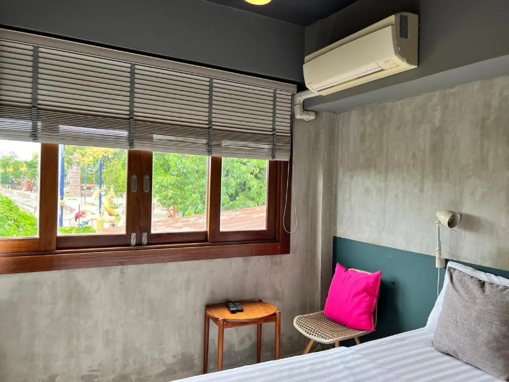 Bed in Chic Chiangkhan Hotel