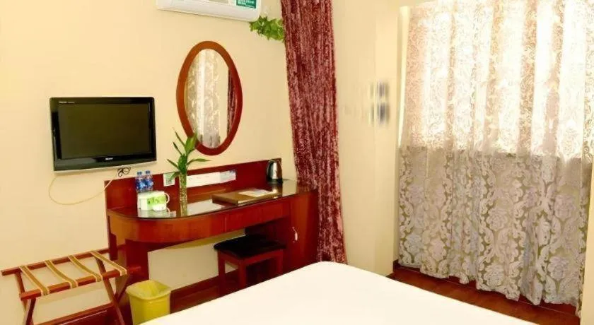 Bed in GreenTree Inn Hefei Chenghuangmiao San Xiao Kou Subway Station Hotel