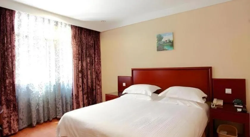 Bed in GreenTree Inn Hefei Chenghuangmiao San Xiao Kou Subway Station Hotel