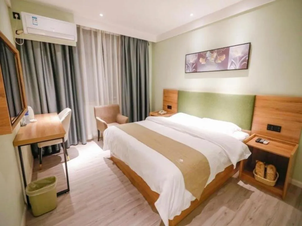 Bed in GreenTree Inn Hefei Chenghuangmiao San Xiao Kou Subway Station Hotel