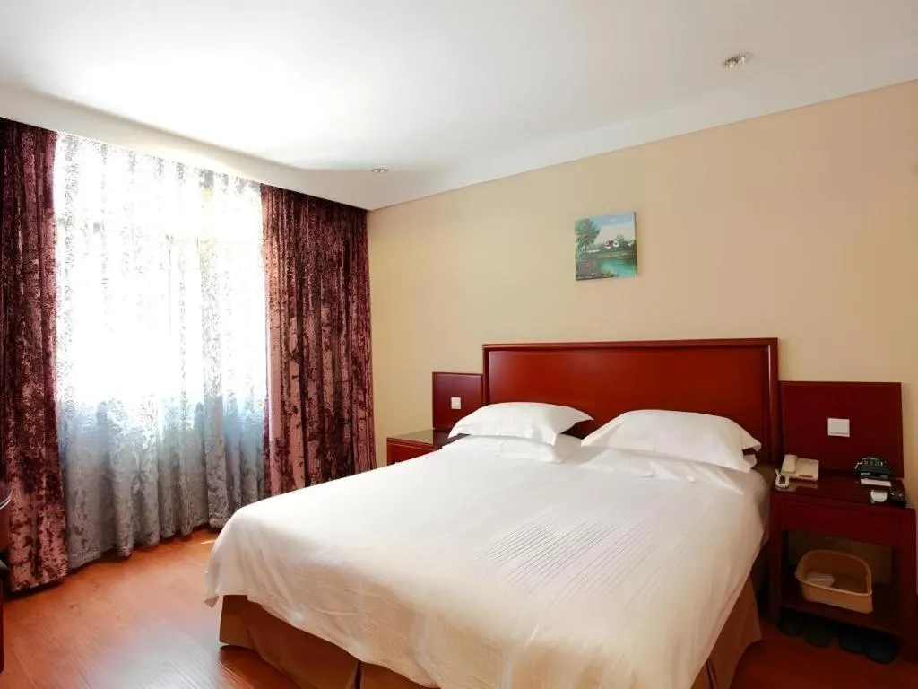 Bed in GreenTree Inn Hefei Chenghuangmiao San Xiao Kou Subway Station Hotel