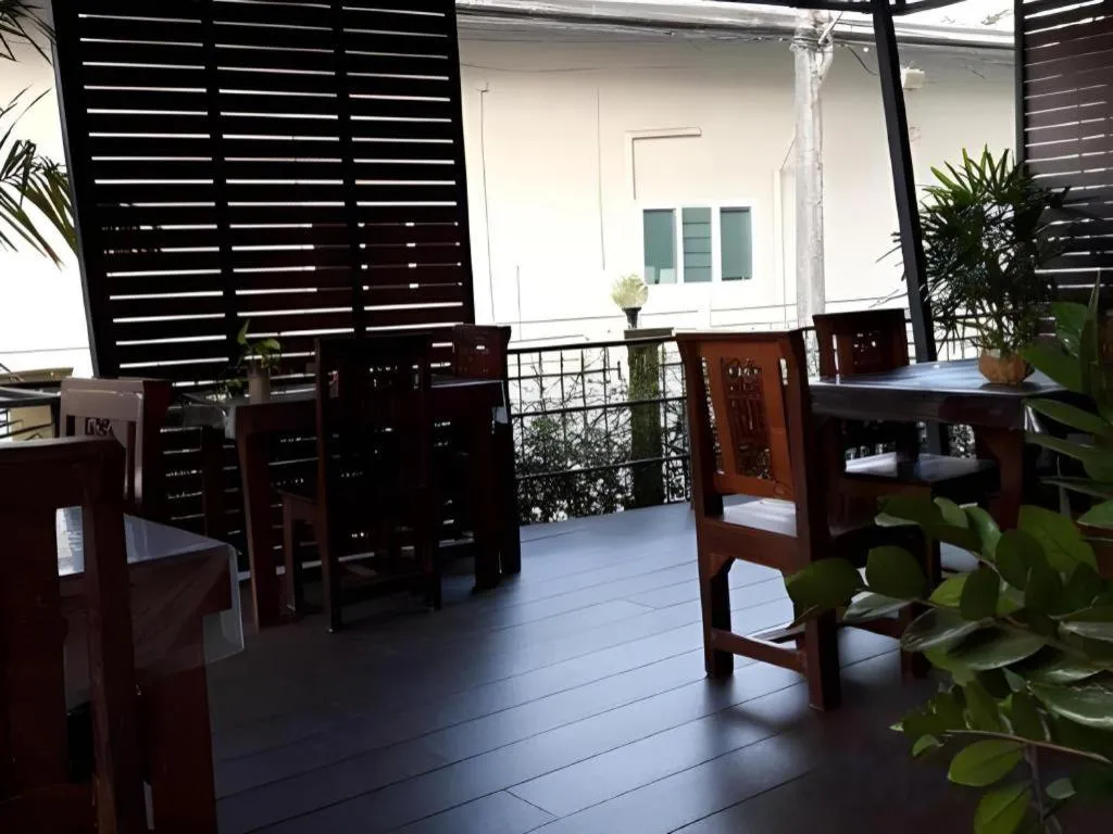Ritzy House Hotel