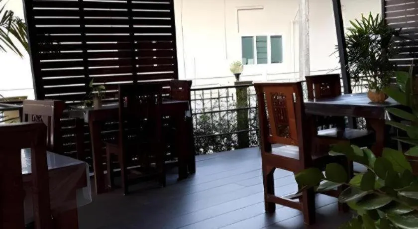 Ritzy House Hotel