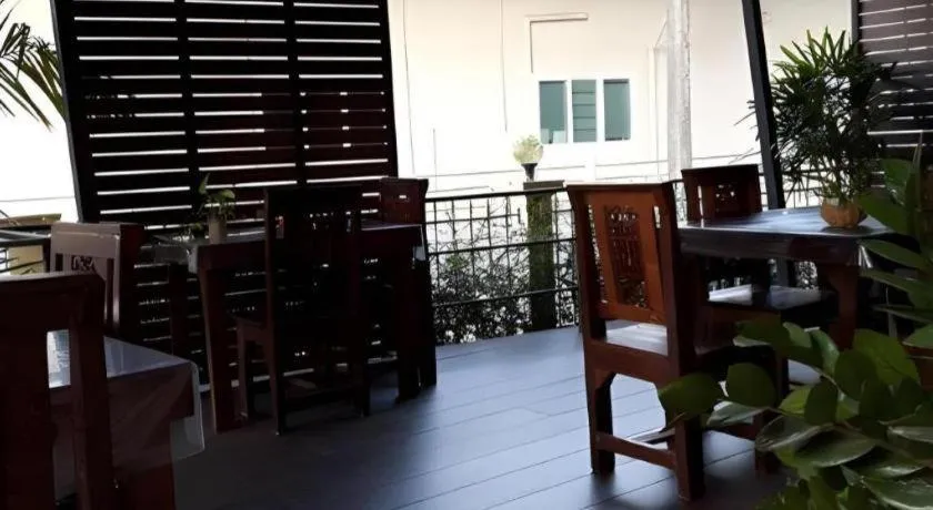 Ritzy House Hotel