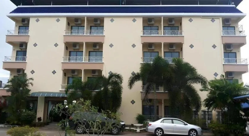 Ritzy House Hotel