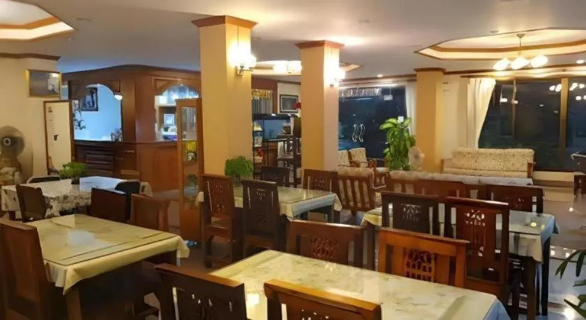 Ritzy House Hotel