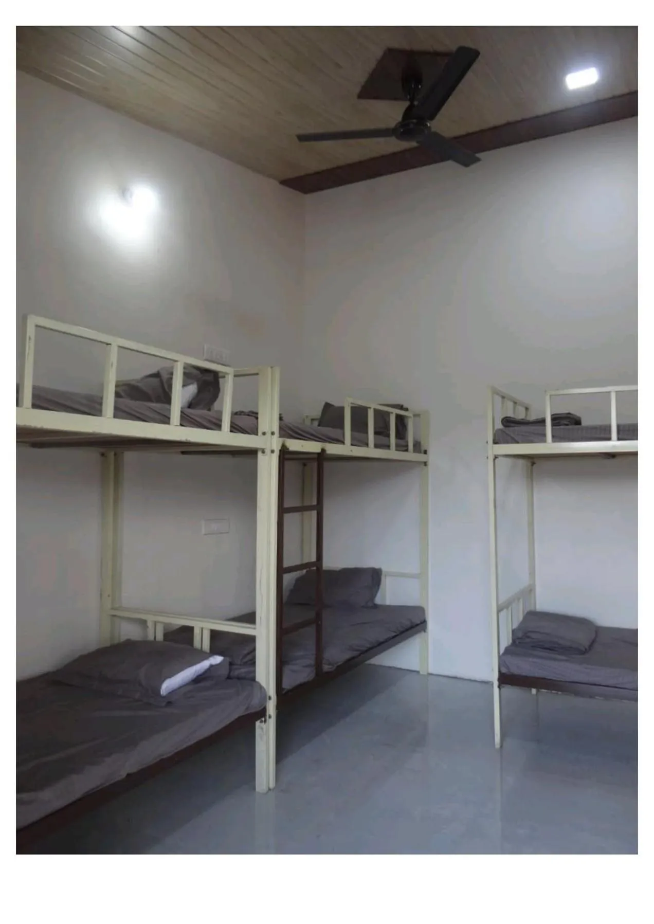 Photo of the whole room, Bed in The Malshej Mist