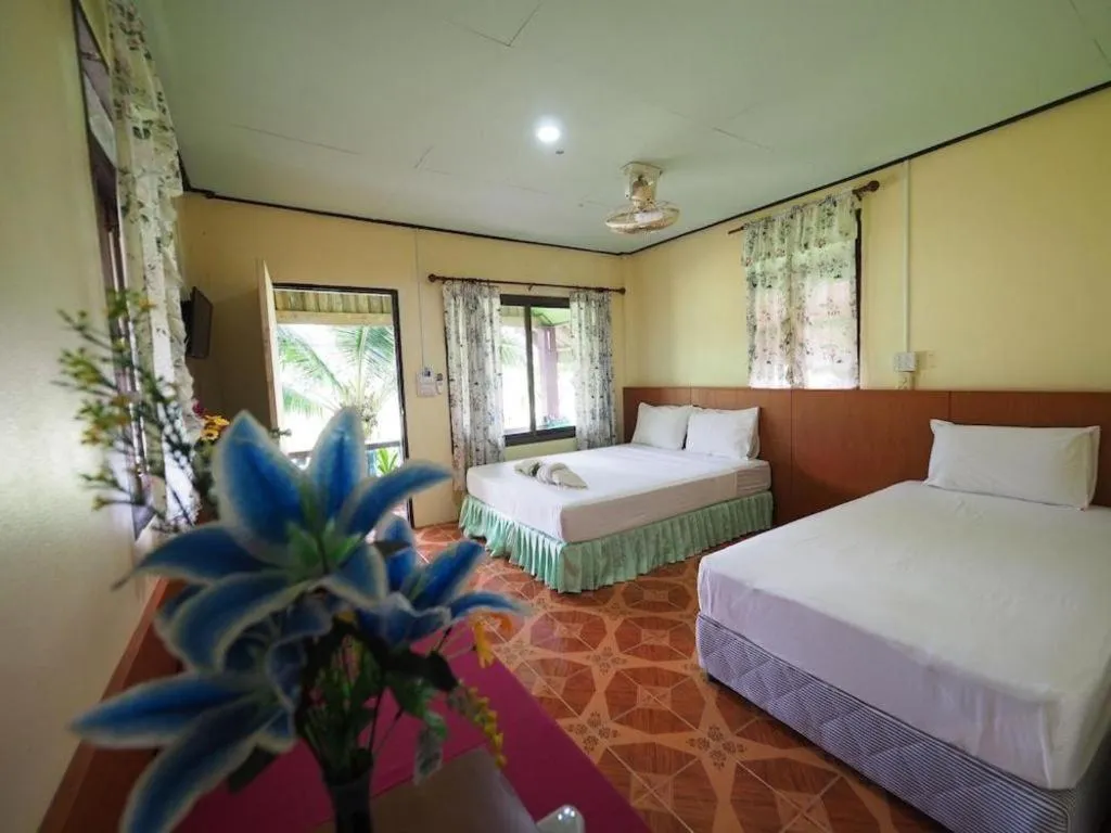 Bed in Lanta Darawadee Resort