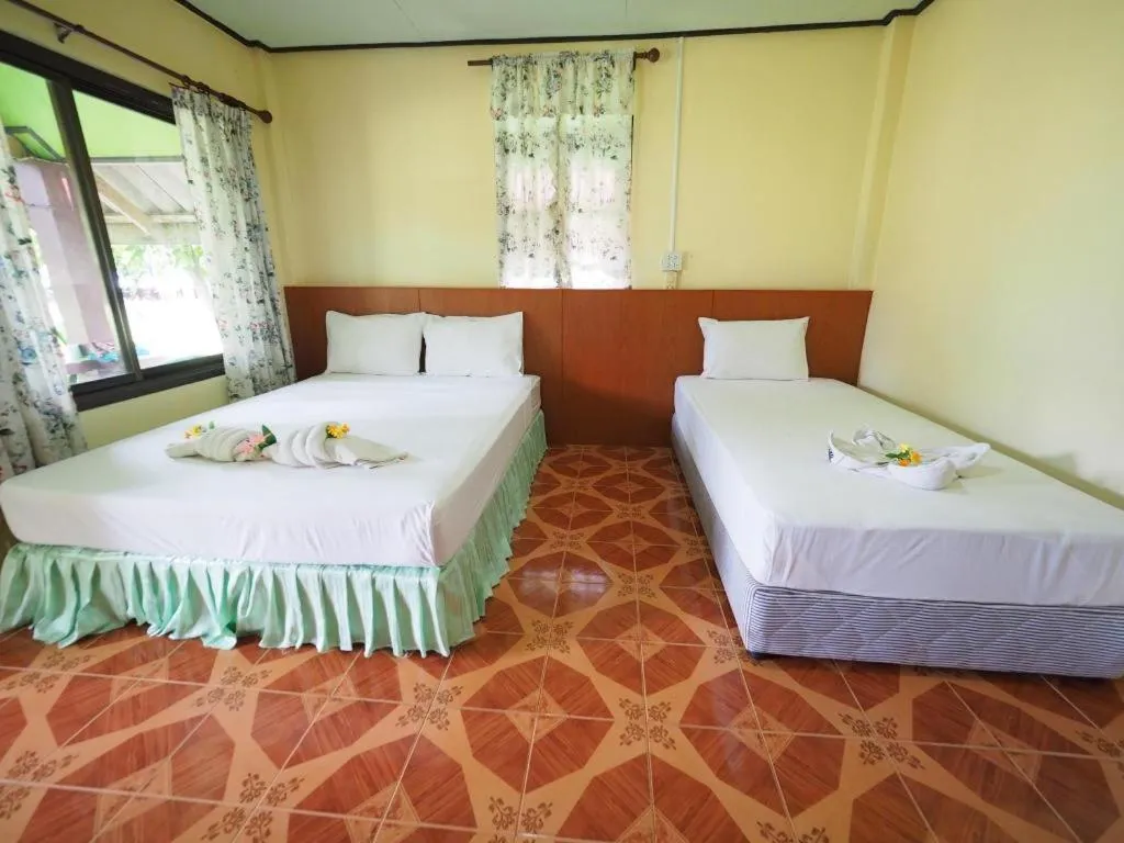 Bed in Lanta Darawadee Resort