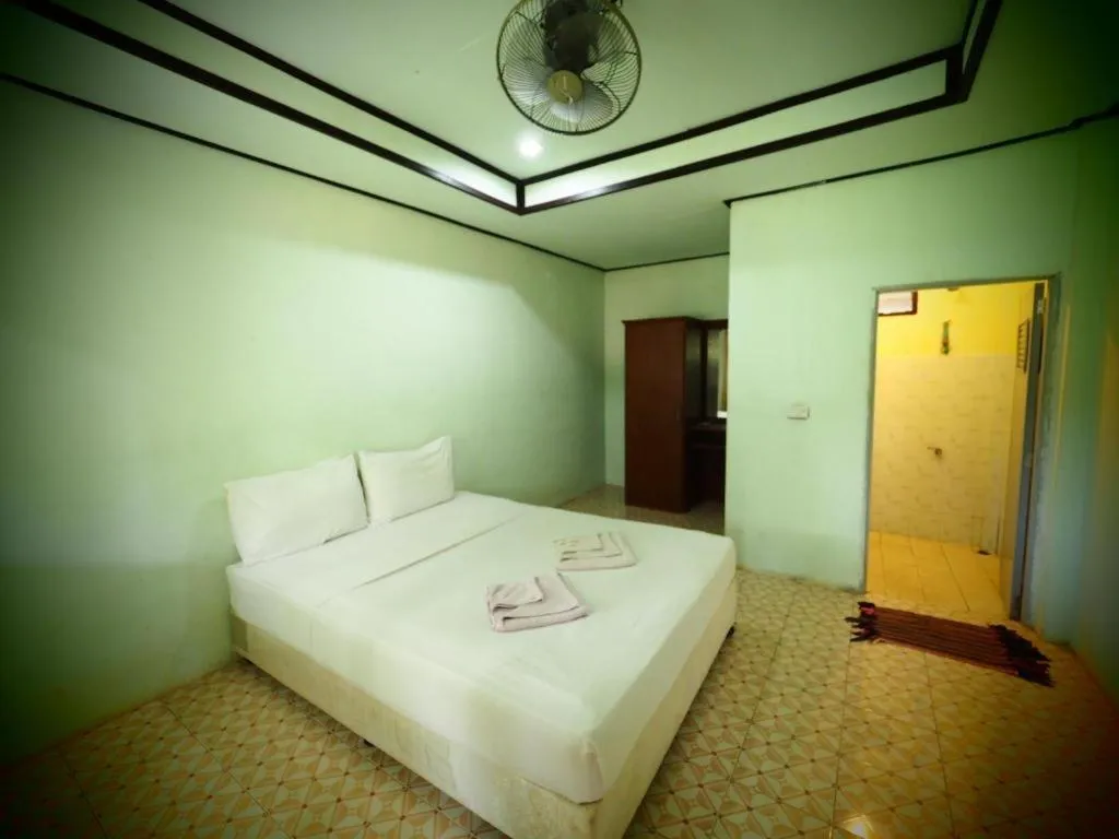 Bed in Lanta Darawadee Resort